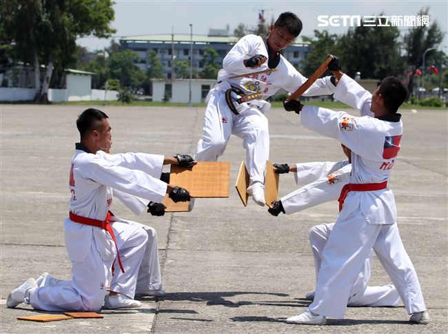 莒拳隊操演。（記者邱榮吉/左營拍攝）