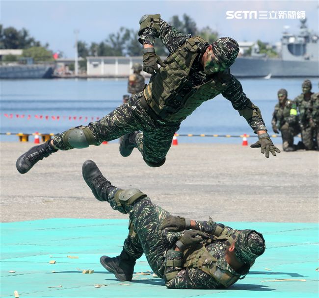 陸戰隊武術操演。（記者邱榮吉/左營拍攝）