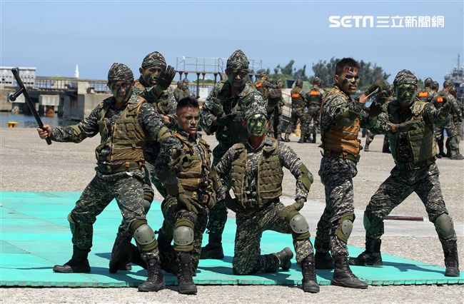 陸戰隊武術操演。（記者邱榮吉/左營拍攝）
