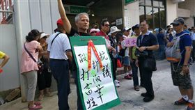 國民黨議員許淑華打民進黨立委邱議瑩（讀者提供，勿用）