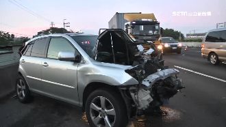 國道連環撞　警消奮力搶救駕駛竟消失