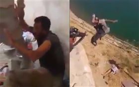 伊拉克軍人虐殺IS戰俘。（圖／翻攝自Mosuleye Twitter）