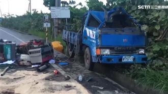 貨車過彎失控翻覆　車上貨物壓死老翁