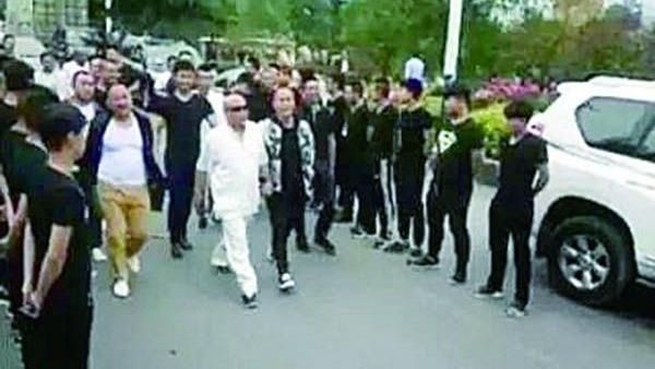 黑道大哥出獄放鞭炮　太吵再被關回去