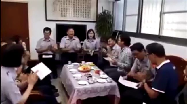 葉俊榮要當警「靠山」　唱歌影片曝光