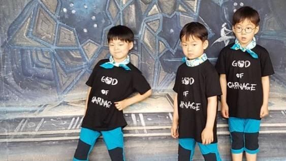 一暝大一吋！三胞胎5歲就有模特兒魂