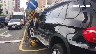 客運、軍卡爭道　後方BMW衰遭波及