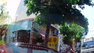 搶生意惹糾紛！保險員開車狠撞對手車