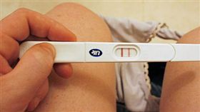 -驗孕棒-懷孕-驗孕-
圖／攝影者shira gal, Flickr CC License
https://www.flickr.com/photos/miss_pupik/1695555158/