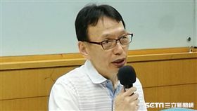 ▲長庚醫院決策委員會前主委李石增今（14）天首度召開記者會說明長庚急診醫師離職事件原由。（圖／記者楊晴雯攝）