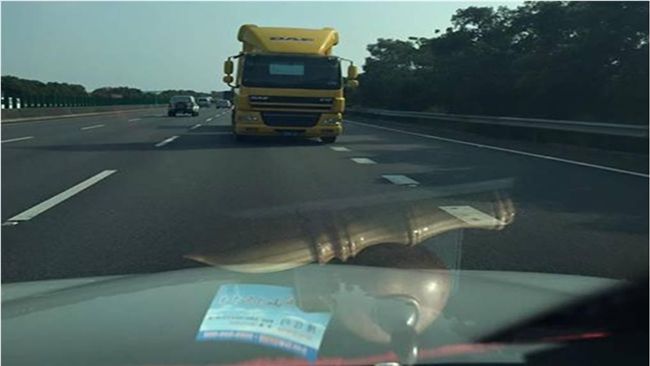 開車恍神看到這畫面　嚇得他睡意全無