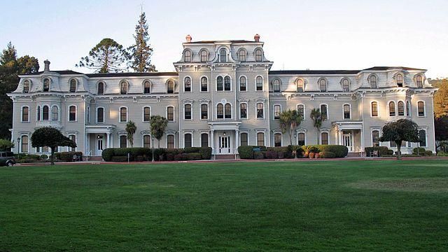 缺錢也不收男學生　女子大學開除教授