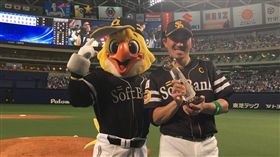 內川聖一單場ＭＶＰ。（圖／翻攝自軟銀粉絲團）