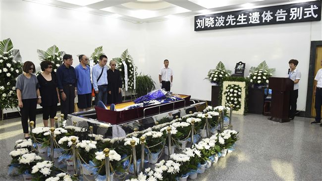 無墓地可悼念　劉曉波骨灰已灑入大海
