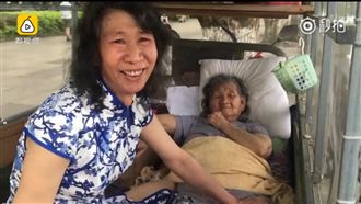 大叔扮女裝20年　背後故事超洋蔥