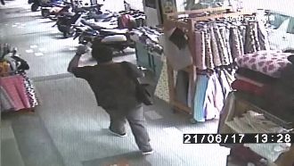 假店長靠聲控　騙走4萬和她的內衣褲