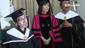 病生拚十萬字論文　成大校長親頒證書