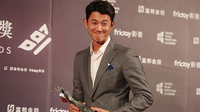 生涯首座電影獎項　吳慷仁開心奪影帝