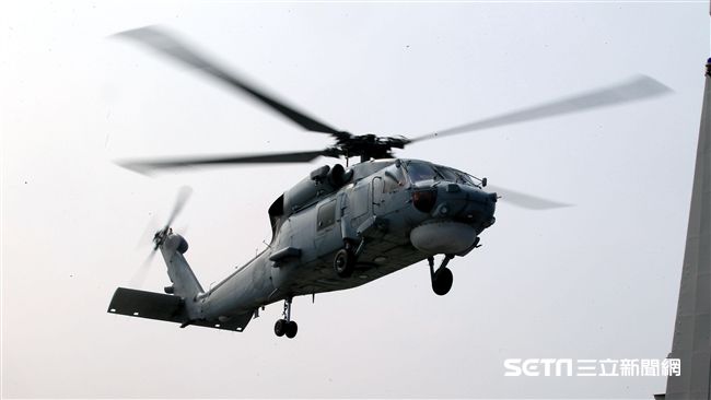 遼寧艦與台反潛直升機接觸？海軍駁斥