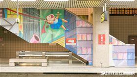 淡海輕軌遇上幾米　閉上眼睛一下下