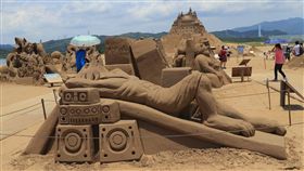 家長抱小孩上沙雕拍照　網友PO文引論戰（東北角之友