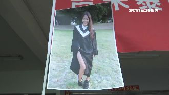 恭賀店花畢業！泰式餐廳高掛布條慶祝