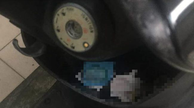 置物箱驚見DNA　網友：機車懷孕了