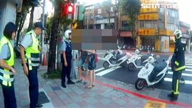 李男一句「衝三小」虧女性友人，卻引來一旁的陳男下車理論，雙方隨即展開大混戰，過程中李男點燃信號彈示威，使得陳男被燒傷臉部及耳朵，所幸送醫後並無生命危險（翻攝畫面）