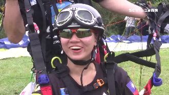 向國軍致敬！「折翼天使」挑戰飛行傘