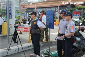 海山警分局派出大量警力前往公祭現場戒備、蒐證。（圖／記者游承霖攝）
