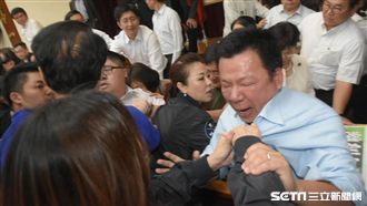 續審前瞻預算　藍綠立委一早再爆衝突