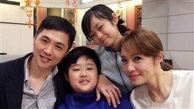 ▲小寶只擔心錢。（圖／翻攝自宋達民和洪百榕愛的粉園臉書）
https://www.facebook.com/pg/sungsfamily/photos/