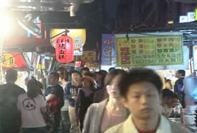 烤生蠔擺攤糾紛！黑衣人現身寧夏夜市