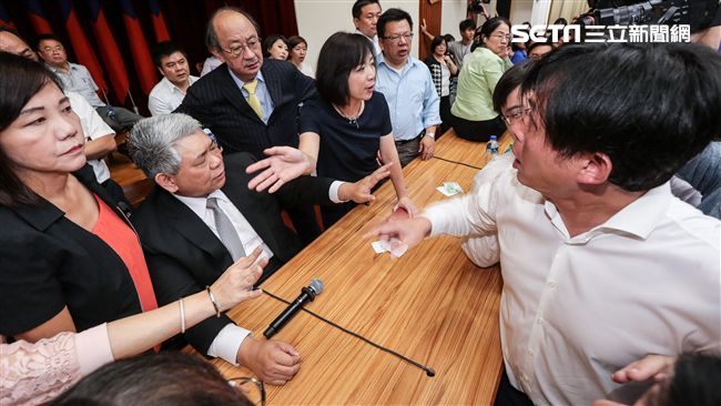 質詢受阻　黃國昌嗆柯建銘：你吼什麼