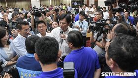 立法院財政委員會18日繼續聯席審查前瞻建設預算案，黃國昌。 圖／記者林敬旻攝