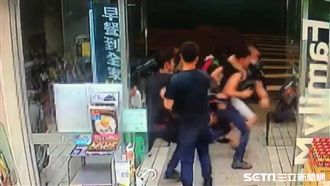 無辜男路邊玩手機　竟被強押上車痛毆