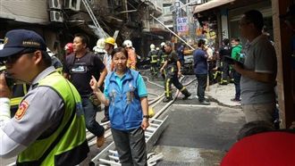 警消忙逢甲救火　議員助理竟拍照打卡