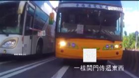沒公德心!遊覽車駕駛等紅燈竟隨地亂小便