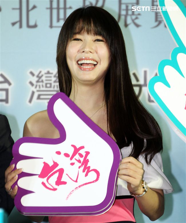 白家綺擔任2017台灣美食展大使。（記者邱榮吉/攝影）