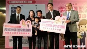 魏小姐（左二）積極進行試管嬰兒治療、調整飲食、多運動後，終於在45歲順利產下寶寶。（圖／記者楊晴雯攝）