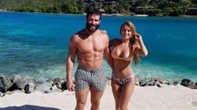 美國土豪Dan Bilzerian想定下來（圖／翻攝自Dan Bilzerian IG）