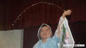 立法院財政委員會19日繼續聯席審查前瞻建設預算案，藍綠立委水球大戰，莊瑞雄 圖／記者林敬旻攝影