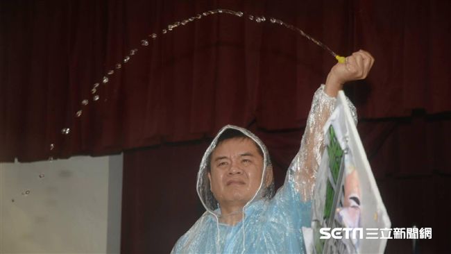 前瞻預算再爆衝突　立院展開水球大戰