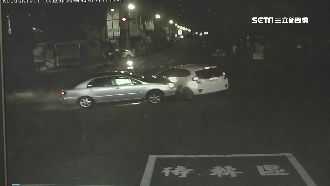 自摔再被撞　女騎士慘遭2車夾擊