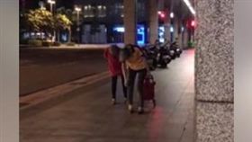 中年女子，喪屍（圖／翻攝自爆料公社）