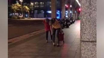 半夜街頭目睹驚悚畫面　網友全嚇儍…
