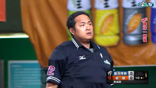尤志欽遭速球擊中　吳家維接替主審
