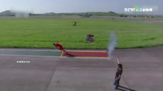 人類、戰機比速度　短跑名將爆冷贏了