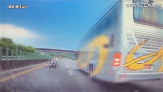 機車國道逆向切內線　汽車閃避撞前車