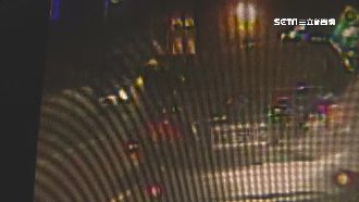 臨停路邊突開車門　騎士被撞飛骨折